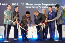 UPH Resmi Luncurkan...