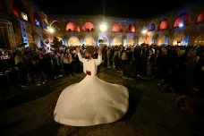 Tarian Sufi di Tanah...