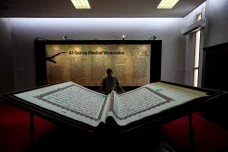 Melihat Bayt Al-Quran...