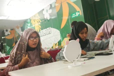 Kompetisi Menata Hijab...