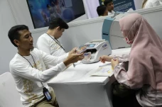 Ratusan Warga Antusias...