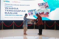 MNC Peduli Berikan Santunan...