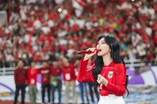 Isyana Sarasvati Bakar...