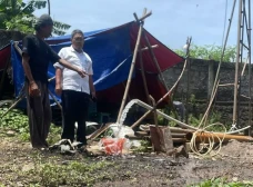 Sumur Artesis di Tengah...