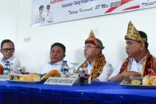 Tiga Menteri Hadiri...