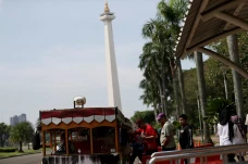 Monas Dipadati Pengunjung...