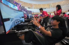 Penonton Serbu Simulator...