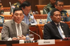 Komisi I DPR Gelar Raker...