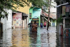 Jakarta Dikepung Banjir,...