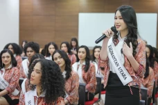 38 Finalis Miss Indonesia...