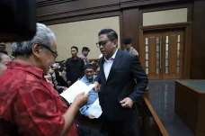 Hasto Kristiyanto Bacakan...