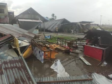 Angin Kencang Terjang...