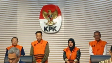 KPK Tahan 4 Tukang Peras...
