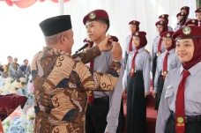 Pemkab Kediri Berikan...