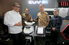 Menteri Perindustrian...