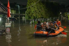 Banjir 1 Meter Rendam...