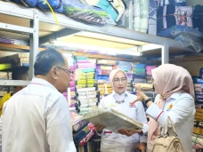 Pasar Legendaris Sepi,...