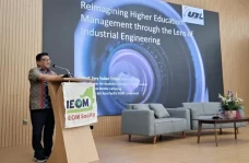 Prof. Erry Yulian di...