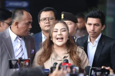 Diperiksa KPK 5 Jam,...