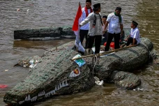 Keseruan Festival Perahu...