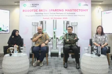 Operasi Robotic Mastectomy...