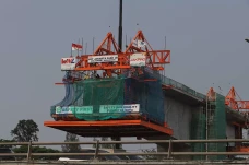 Progres LRT Jakarta...