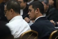 Anak Buronan Riza Chalid...