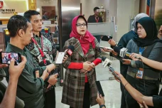 Keluarga Arya Daru Desak...