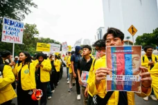 Mahasiswa Gelar Aksi...