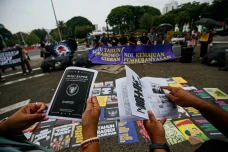 Aksi Damai di Depan...