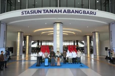 Presiden Prabowo Resmikan...