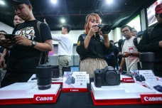 R6 Mark III Hadir dengan...