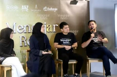 Film Mengejar Restu...