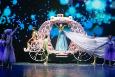 Dongeng Cinderella dalam...