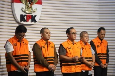 KPK Tahan Lima Tersangka...