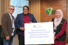 AXA Mandiri Bantu Korban...