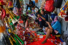 Penjualan Terompet Tahun...