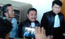 Pengacara Budi Dorong...
