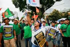 Aksi Buruh Soroti Upah...