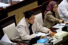Komisi XI DPR Gelar...