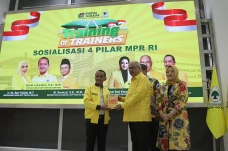 Bahlil Buka Training...