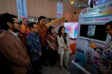 Menteri Meutya Hafid...