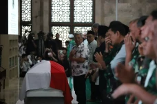 Putra Kedua Pimpin Salat...
