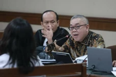 Kontrak LNG Berjalan...