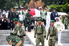 Pemakaman Mantan Menteri...