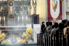Misa Paskah di Gereja...