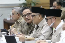 Menhaj dan Komisi VIII...