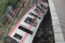 Evakuasi Bangkai Kereta...