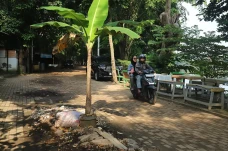 Jalan Rusak Setu Babakan...