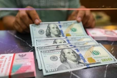 Rupiah Melemah, Ekonom:...